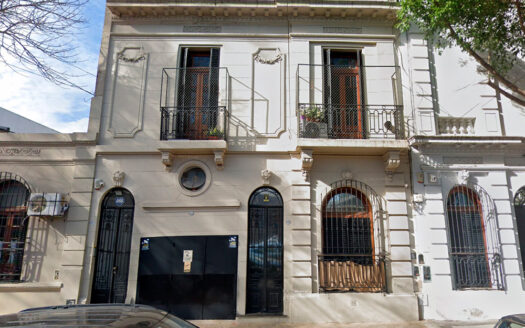 Casona antigua 6 ambientes con piscina y cochera en Villa Crespo