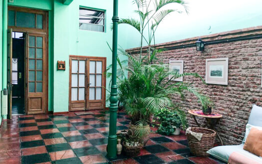 Casona antigua 6 ambientes con piscina y cochera en Villa Crespo