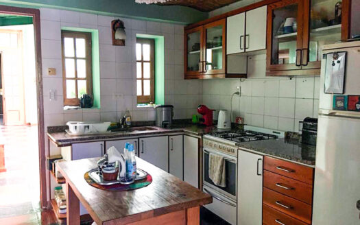 Casona antigua 6 ambientes con piscina y cochera en Villa Crespo